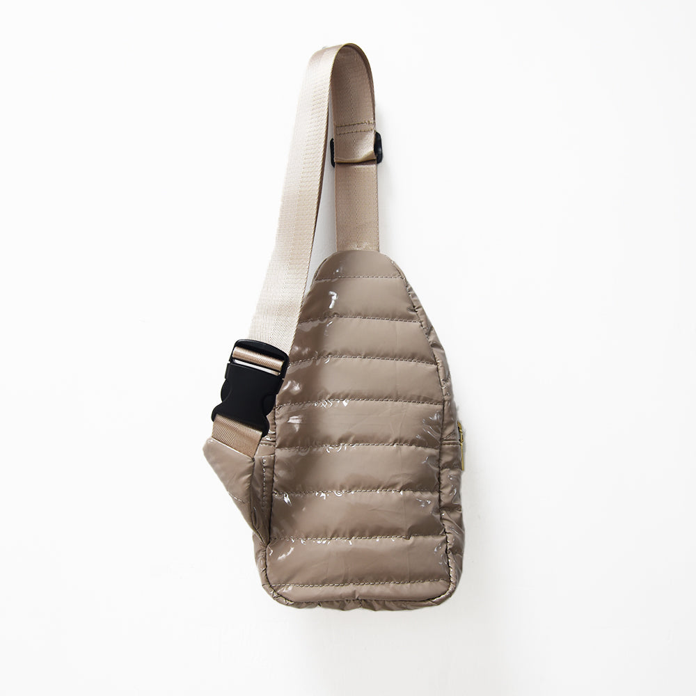 the-perry-puffer-sling-bag-babs+birdie-plain+plaid-10