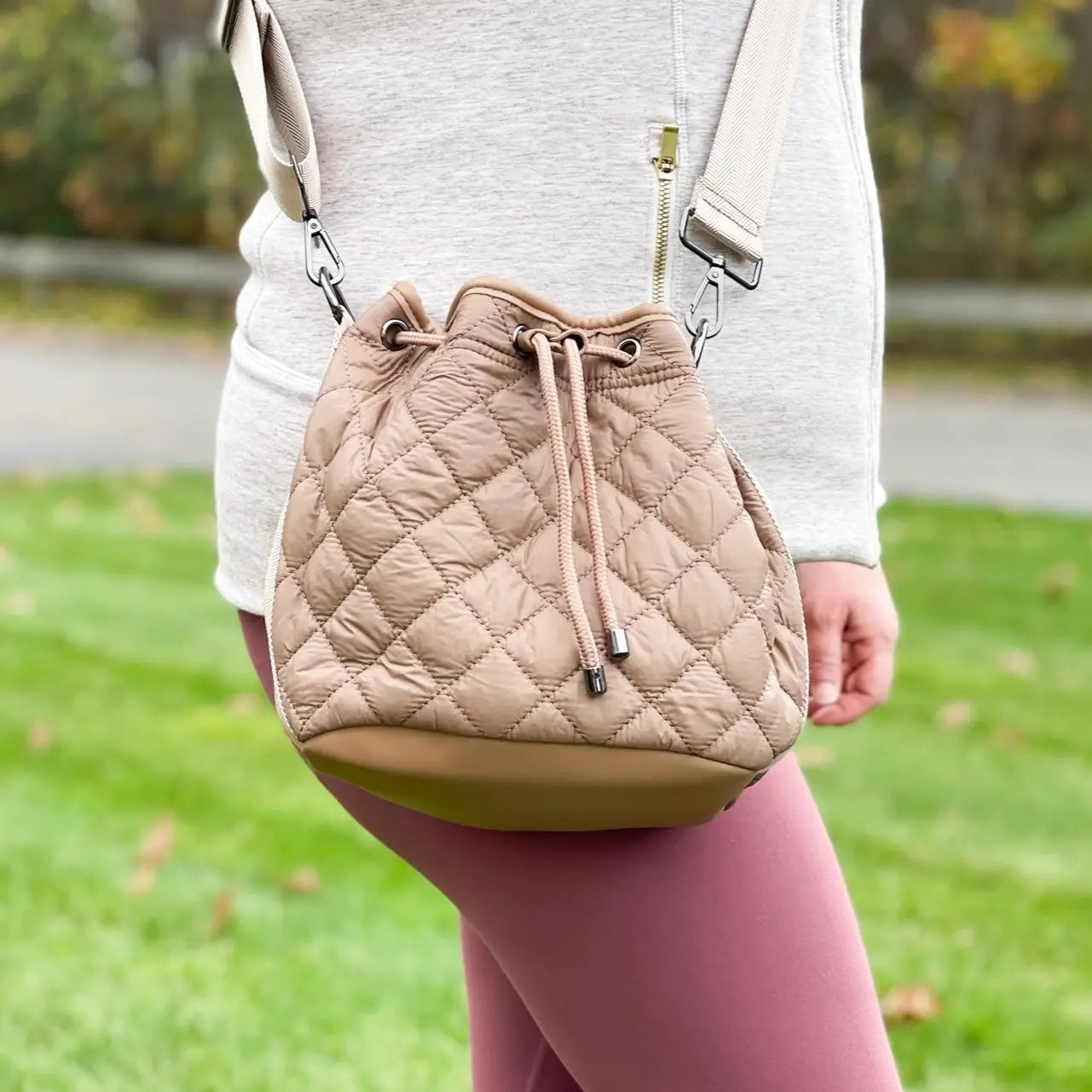 the-sutton-puffer-bucket-bag-3-color-options-babs+birdie-plain+plaid-2